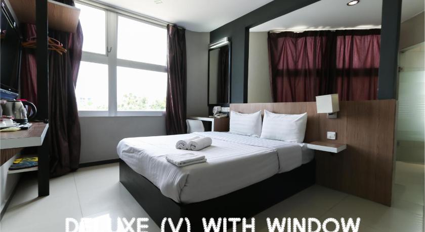 Image of Deluxe Queen Room with Window 0