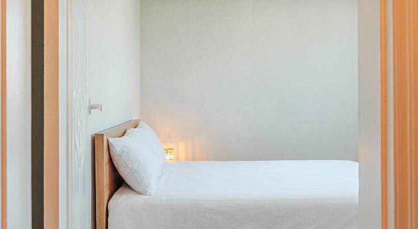 Image of One-Bedroom House 3 6