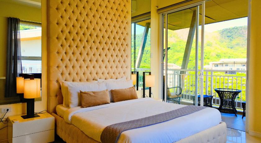 Image of Three-Bedroom Premium Apartment with Resort View 0