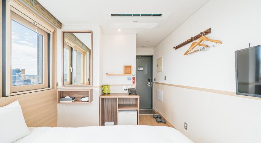 Image of Standard Corner Double Room 17