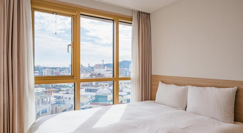 Image of Deluxe Double City View 16