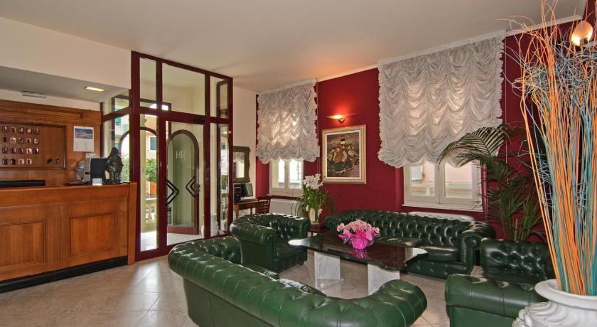 Hotel Regina photo