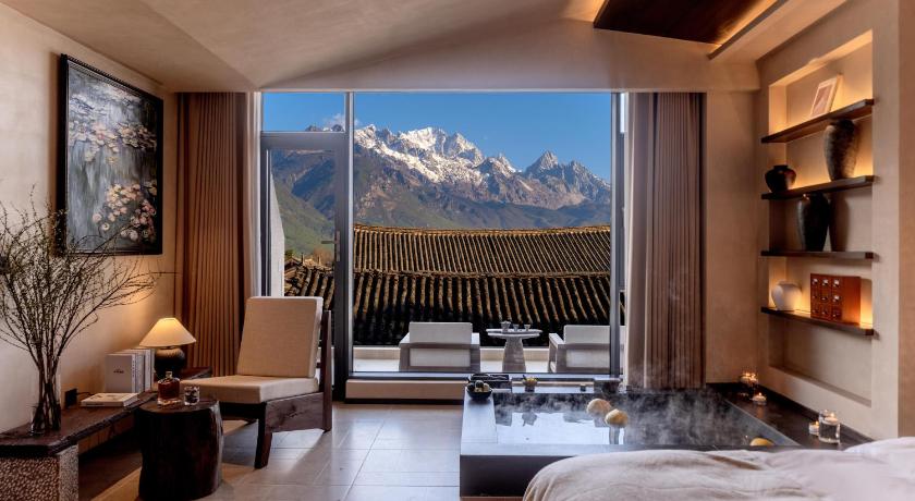 리장 / 여강 Lingbai Magnolia Trail – Boutique Guesthouse with Private Onsen & Snow Mountain Views in Baisha 호텔 로비
