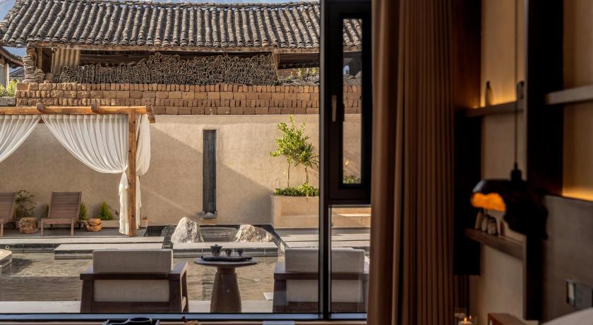 리장 / 여강 Lingbai Magnolia Trail – Boutique Guesthouse with Private Onsen & Snow Mountain Views in Baisha 호텔 스위트룸