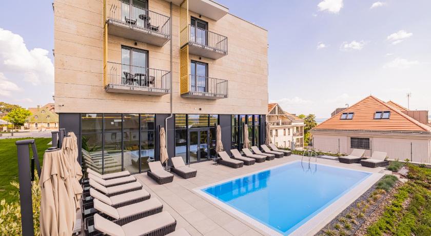 Montello Hotel