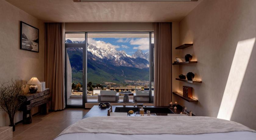 리장 / 여강 Lingbai Magnolia Trail – Boutique Guesthouse with Private Onsen & Snow Mountain Views in Baisha 호텔 스위트룸