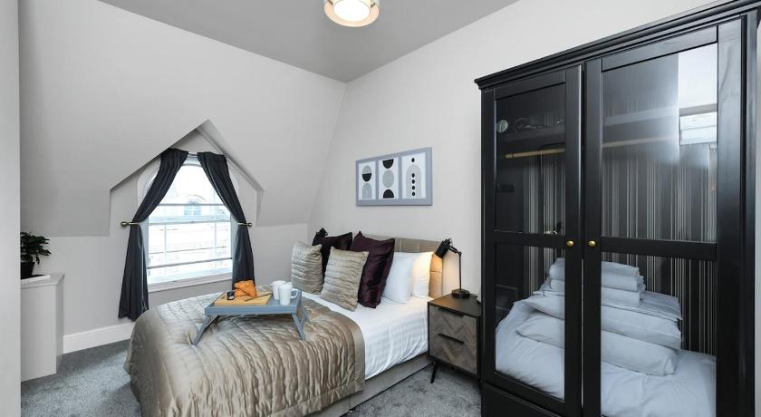 1-Bedroom City Centre Flat - Steps from Market Square