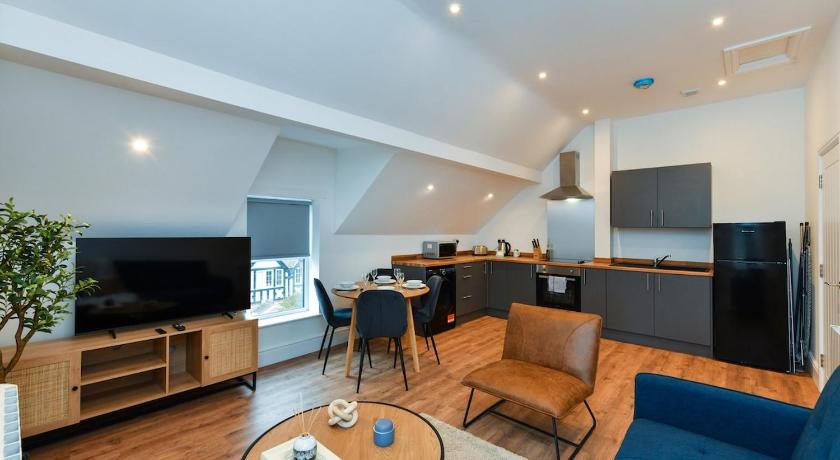 Stylish Two-Bed Home Near Nature & Transport Links