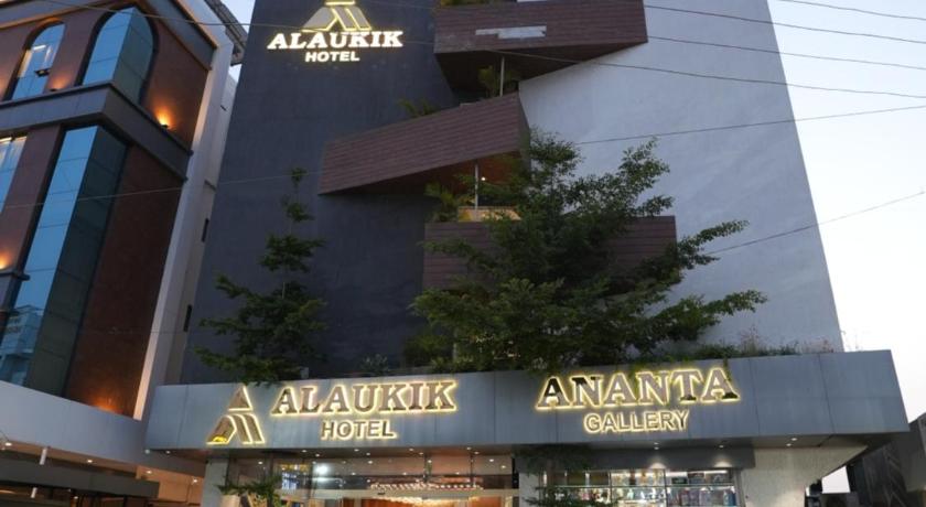 Alaukik Hotel
