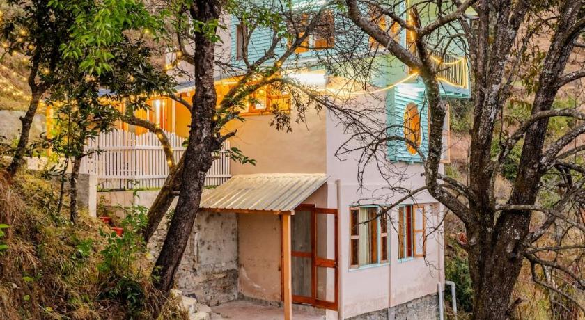 Cabin by The Woods - Mukteshwar - Luxury Forest Stay