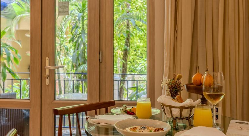 รูปของSuperior Room, 1 King Bed, Balcony or Terrace, Garden View 6