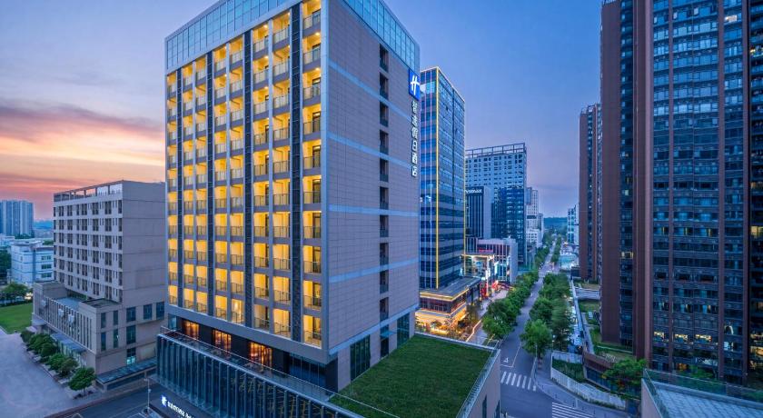 Holiday Inn Express Shenzhen Baolong Metro Station By IHG - image 10