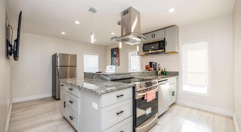 Cozy 2BR Apartment Free Parking Fall River