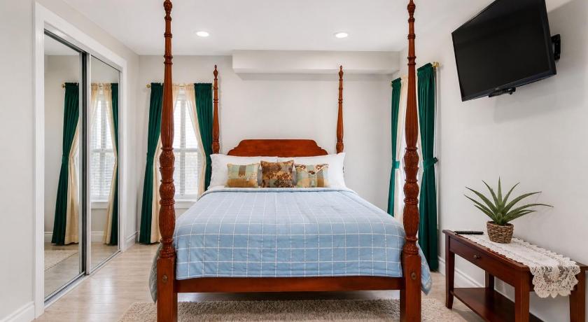 Ocean Views Room in waterfront District Fall River