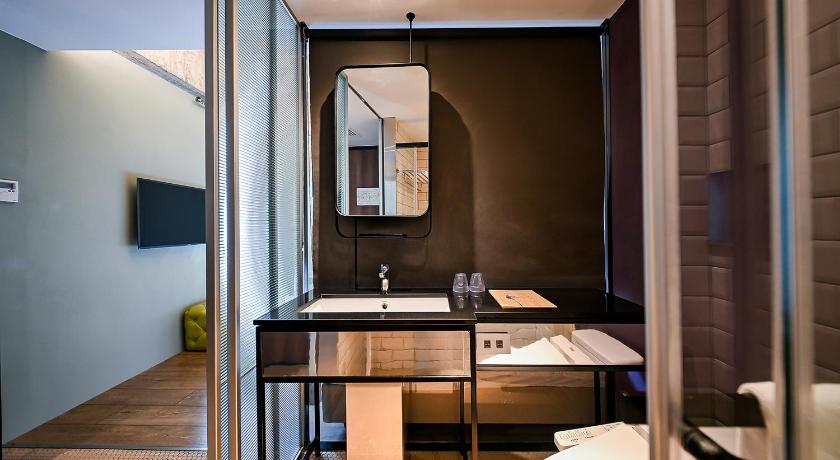 Image of Standard Twin Room 11