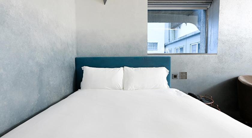 Image of Deluxe Quadruple Room 9