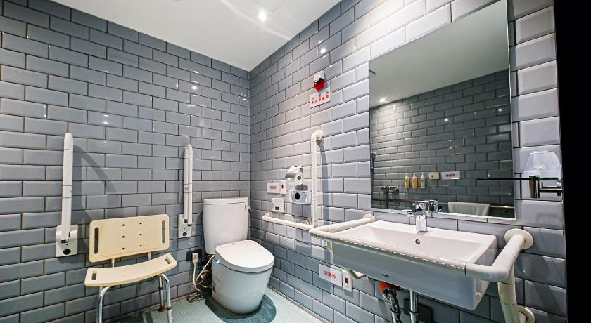 Image of Accessible Room 16