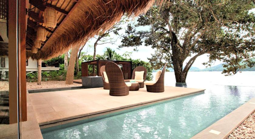 Image of 1 King Bed Kalaw Villa with Access to Pool 4