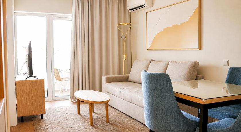 Image of Standard Suite with Kitchenette 3