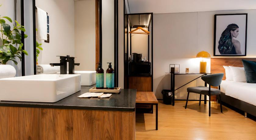 รูปของห้องพักสำหรับสี่ท่านพร้อมระเบียง (Quadruple Room with Balcony) 7