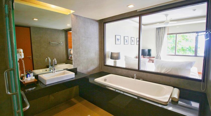 Image of Beachfront Chalet 2nd Floor 2