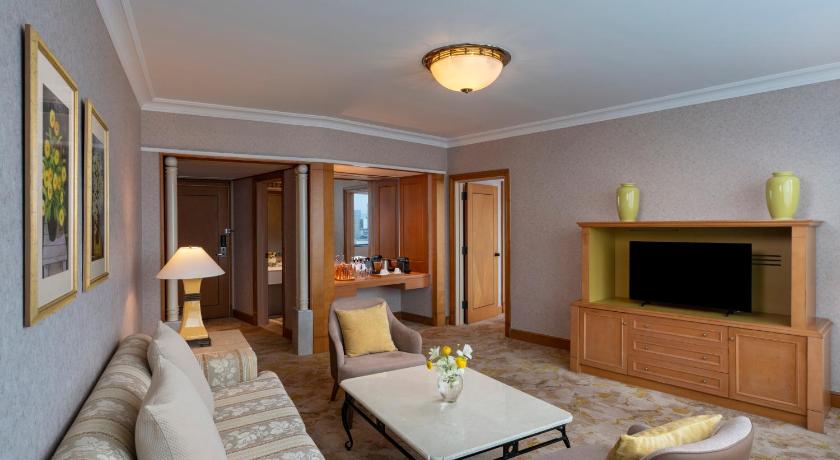 Image of Club Suite 1