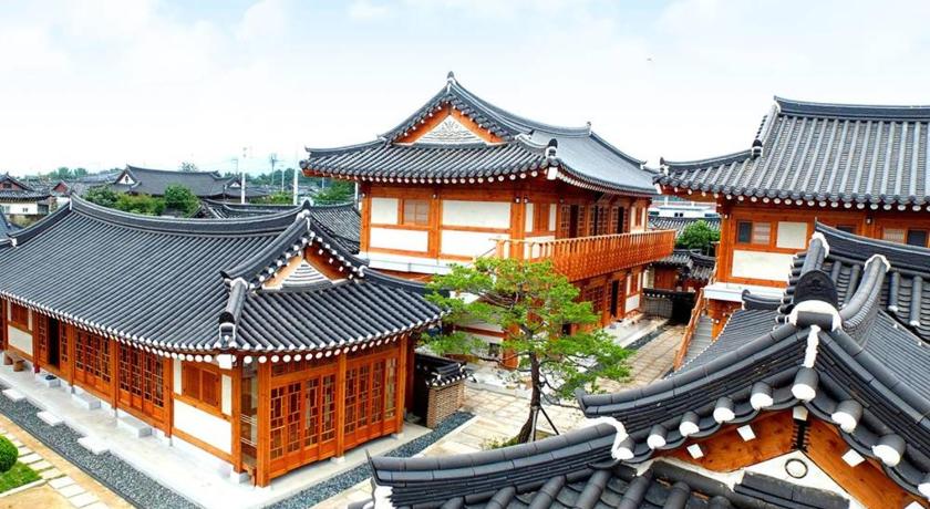 Hwangnamguan Hanok Village - image 2