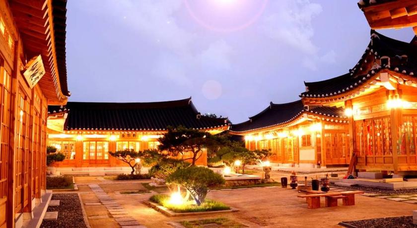 Hwangnamguan Hanok Village - image 10