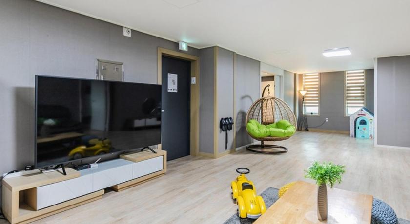 Image of Studio Room 13