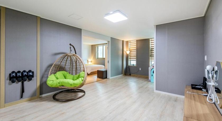 Image of Studio Room 7