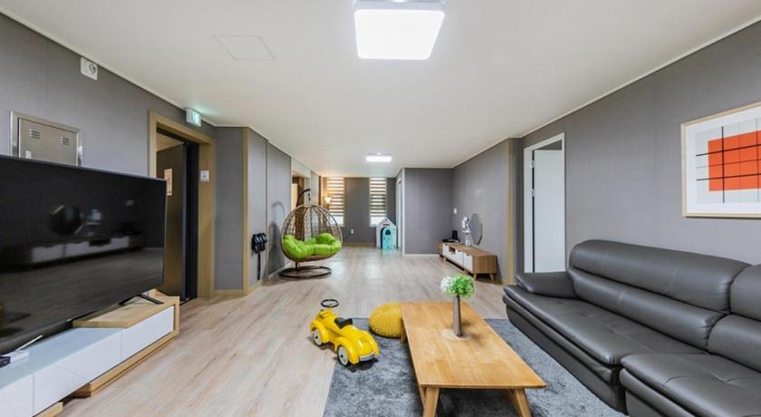 Image of Studio Room 8
