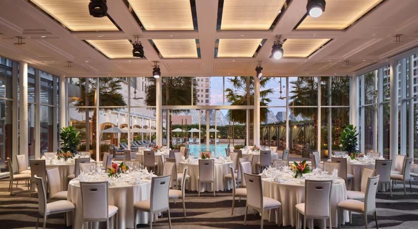 Conrad Singapore Marina Bay - image 10