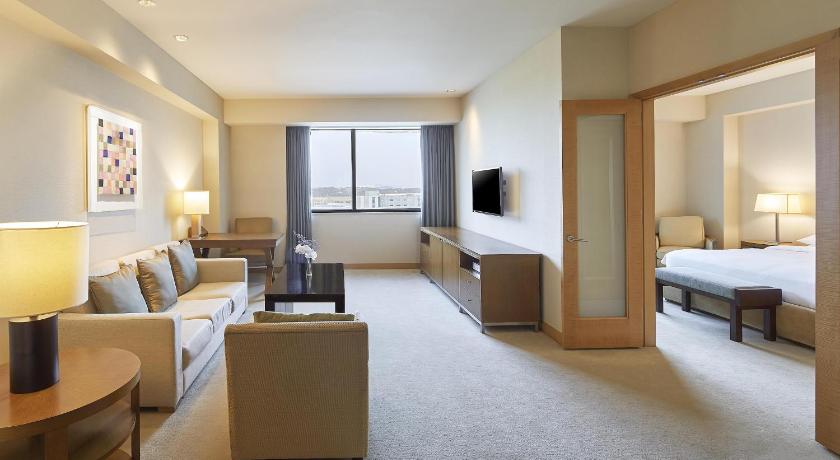 Image of Grand Suite, 1 King Bed 3