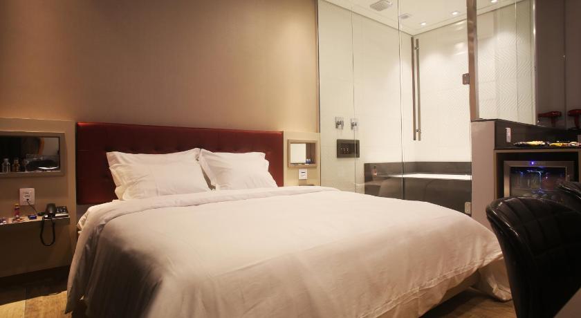 Image of Studio with Spa Bath 1