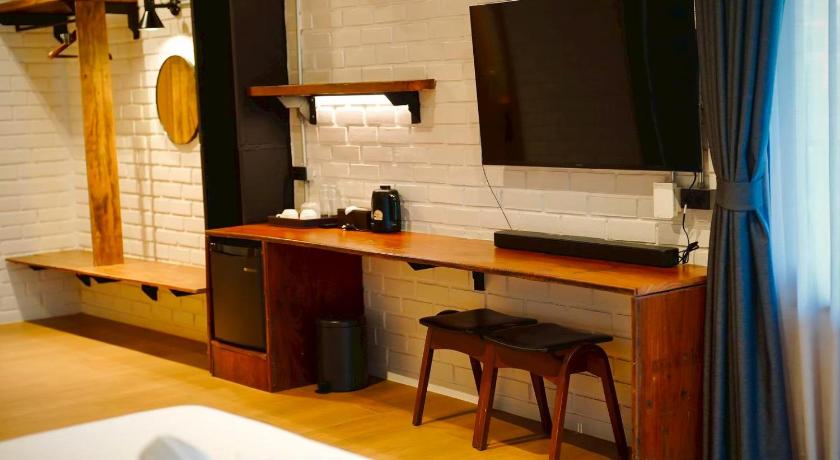Image of Deluxe King Room 5
