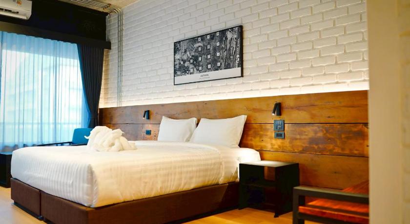 Image of Deluxe King Room 0