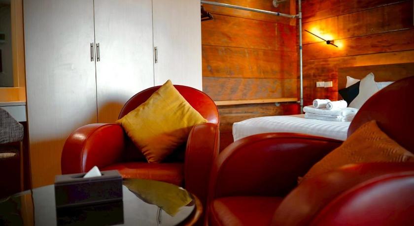 Image of Superior Deluxe Suite 11