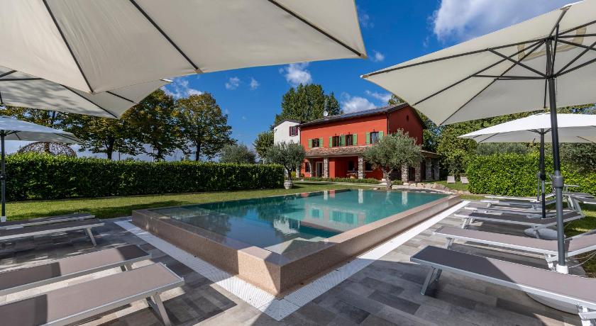Pozzolino Prestige Villa, pool near Lake Garda