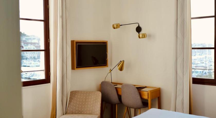 Image of Superior Twin Room with Old Port View 0