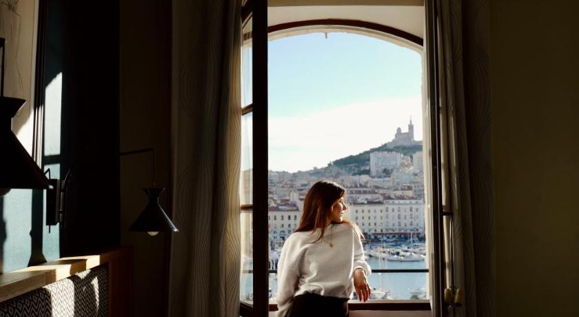 Image of Classic Twin Room with Old Port View 1