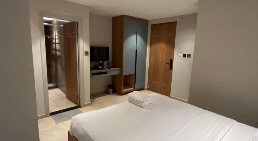 Image of Executive Suite 7