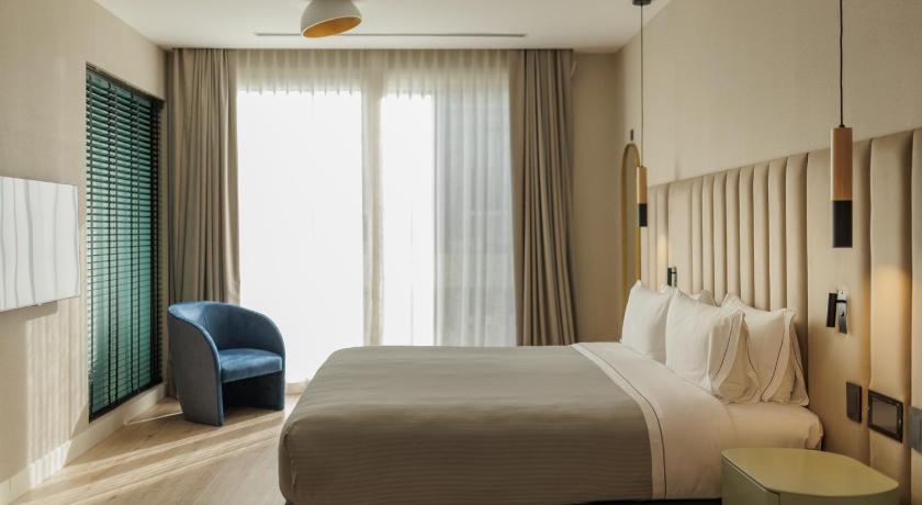Image of Suite with Balcony 4