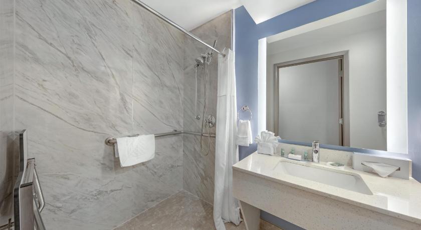 Image of Accessibility - 2 Queen, Roll-in Shower, Nonsmoking 2