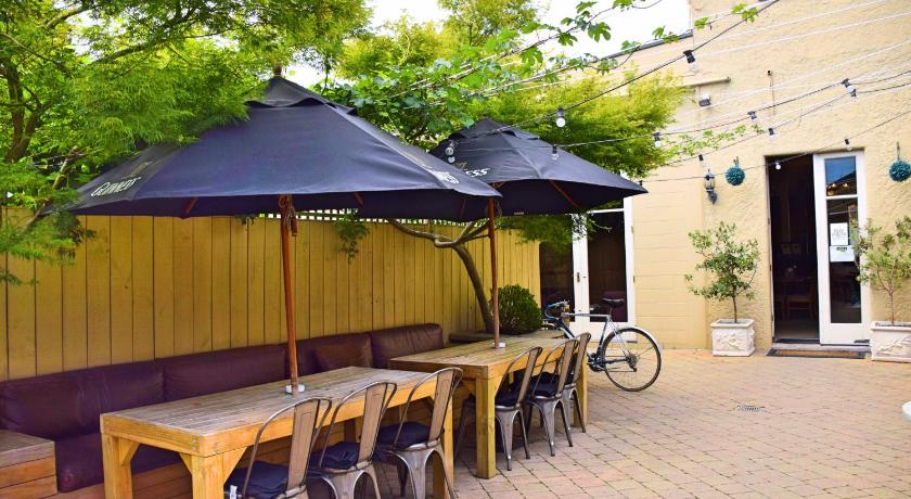 The Prince Albert Backpackers & Bar photo