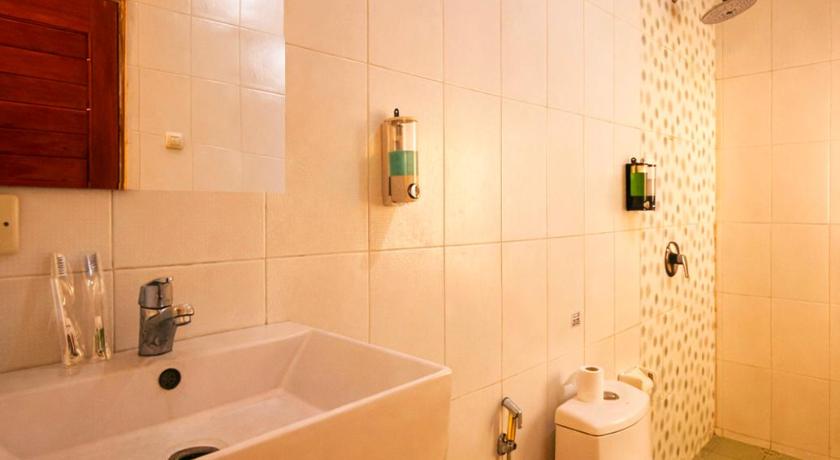 Cave Beach Bungalow - image 39