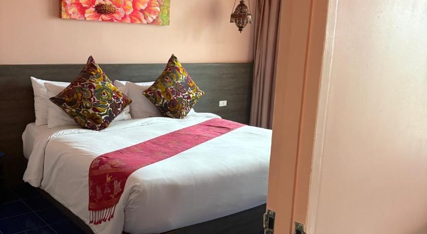 Image of Deluxe River View King Room with Balcony 13
