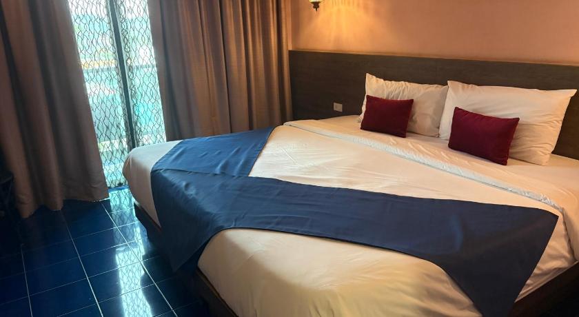 Image of Deluxe Garden View Room 11