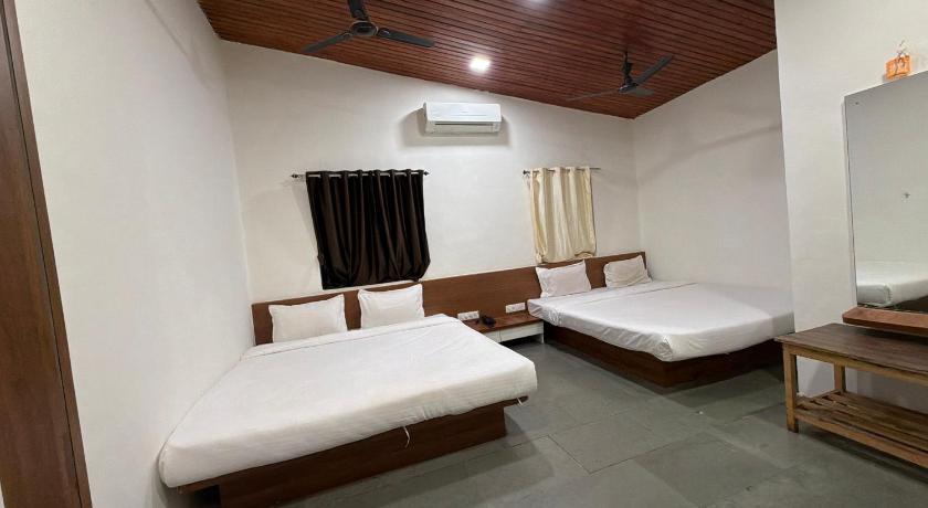 Hotel Shalimar In The Forest