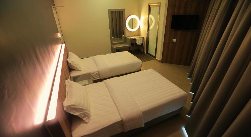 Image of Executive Deluxe Twin 7