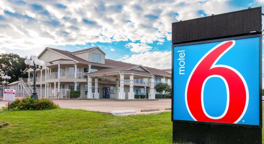 Motel 6-Waxahachie, TX